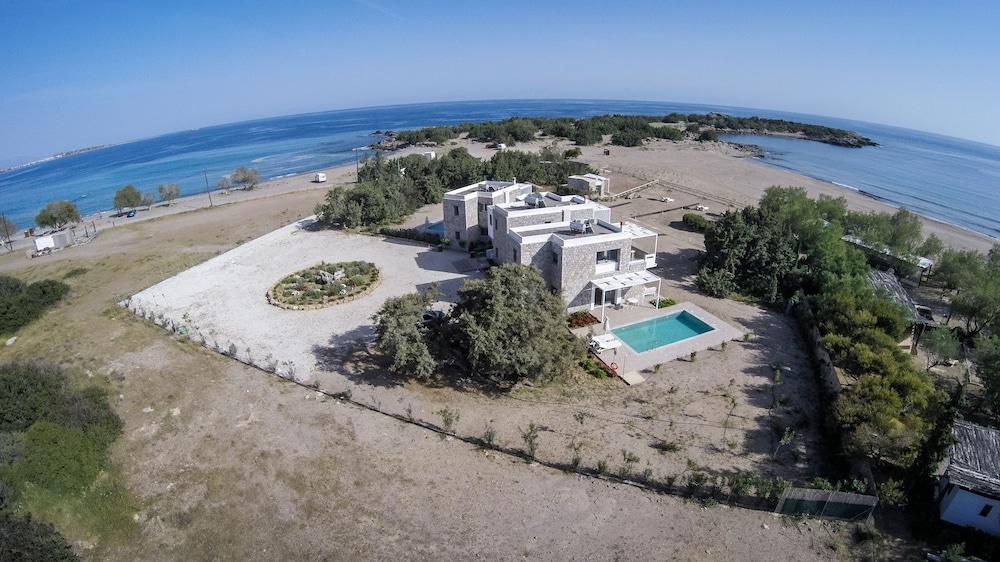 Cedar Bay Beachside Villas Palaiochora Exterior foto